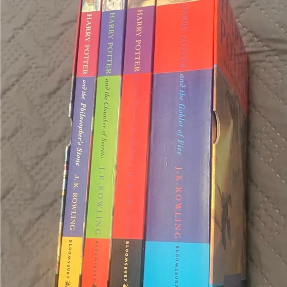 Harry Potter Books 1-4 Paperback Boxed Set - Picture 3 of 8